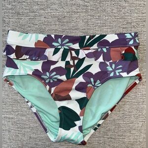 New never worn no tags women’s Time and Tru high waisted bikini bottom Small